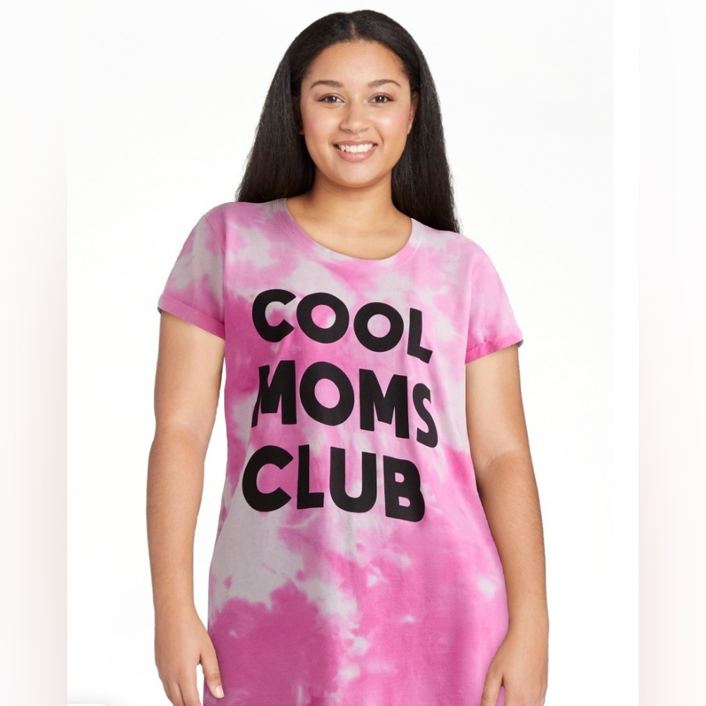 🔴 3/$12 Pink tie-dye women’s‎ graphic shirt! NWT!